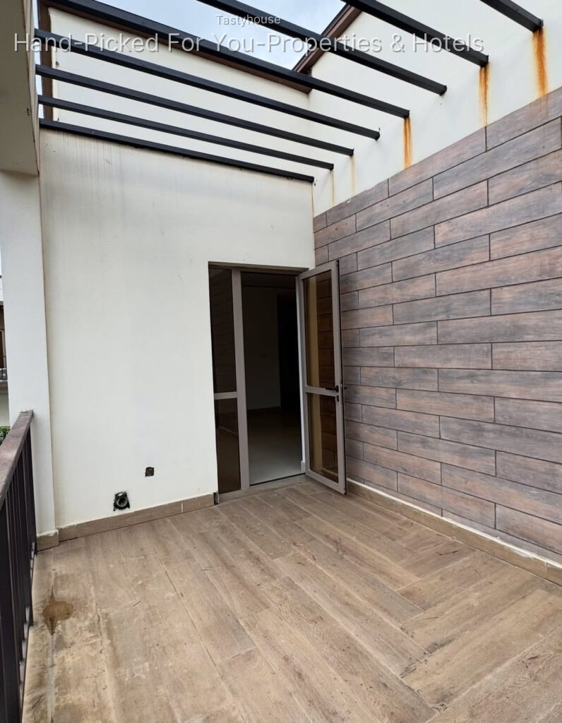 4 bed semidetached duplex | 2 living rooms | Bq