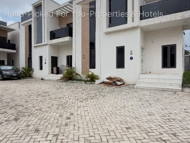 4 Bedroom Terrace Duplex