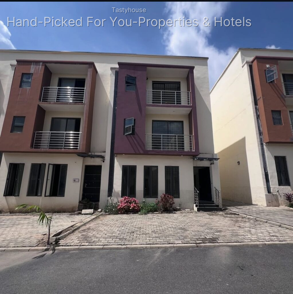 4bedroom Terrace duplex with a maid room (Conner unit)