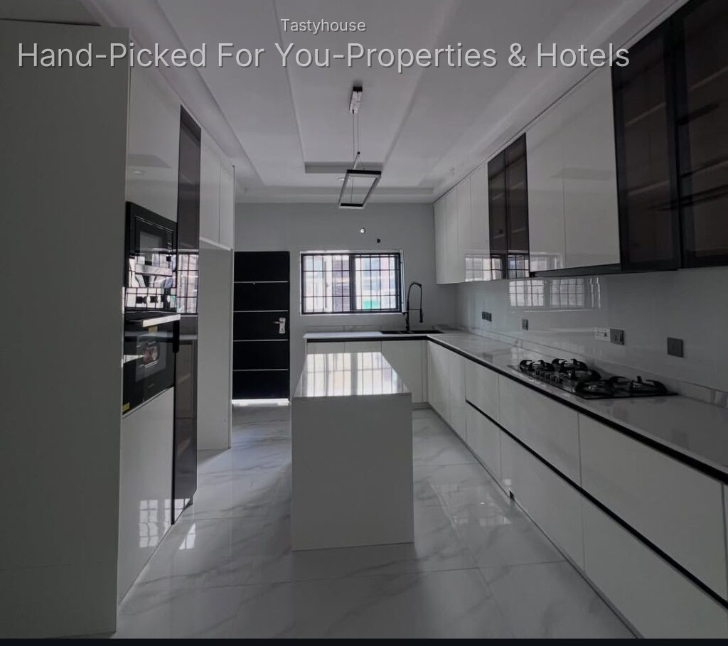 4bedroom Terrace duplex with a maid room (Conner unit)
