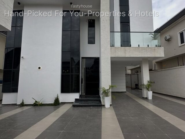 6 Bedroom Detached Duplex + Boys Quarters