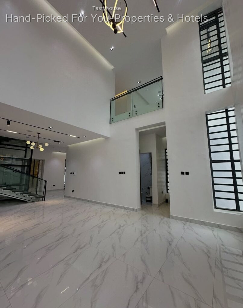 6 Bedroom Detached Duplex + Boys Quarters