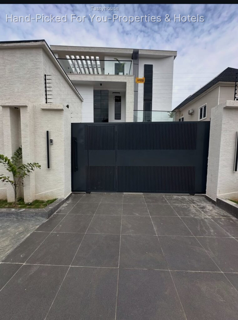 6 Bedroom Detached Duplex + Boys Quarters