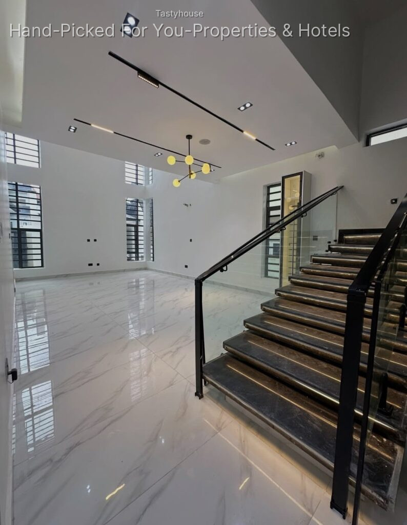 6 Bedroom Detached Duplex + Boys Quarters