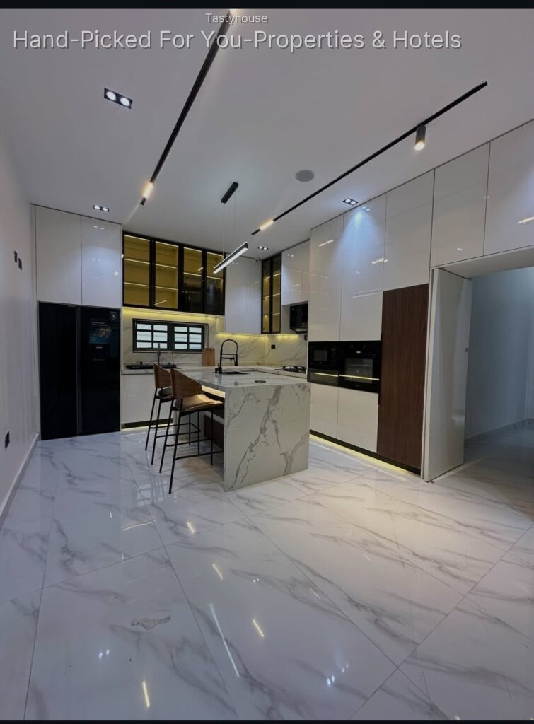 6 Bedroom Detached Duplex + Boys Quarters