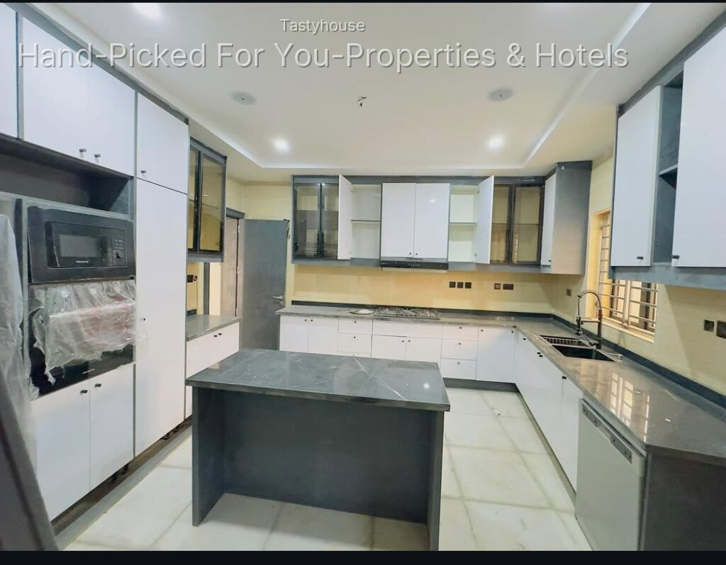 5 BEDROOM DETACHED DUPLEX + BQ