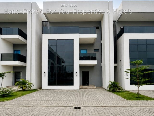 5-BEDROOM SEMI-DETACHED DUPLEX