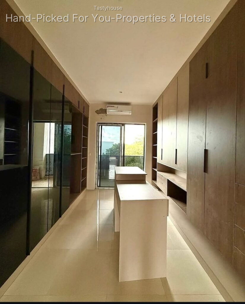 5-BEDROOM SEMI-DETACHED DUPLEX