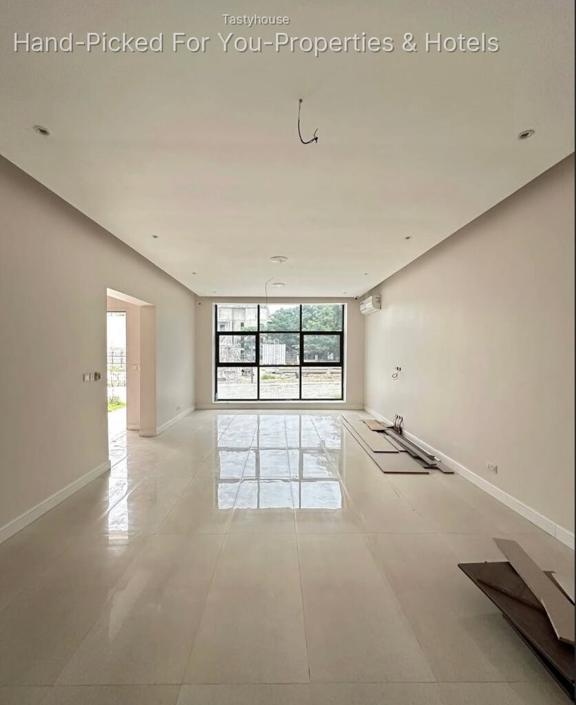 5-BEDROOM SEMI-DETACHED DUPLEX