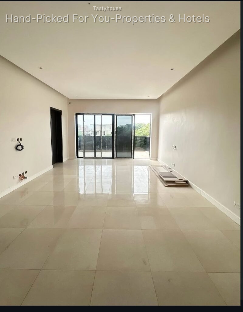 5-BEDROOM SEMI-DETACHED DUPLEX
