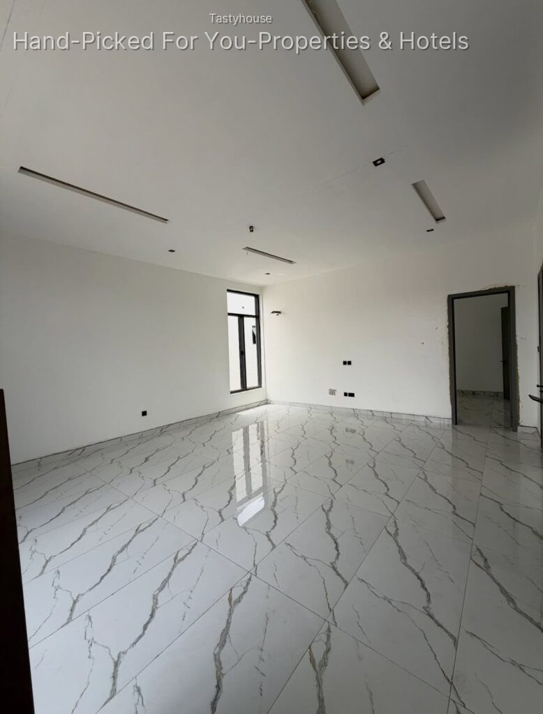5 BEDROOM DETACHED DUPLEX WITH BQ