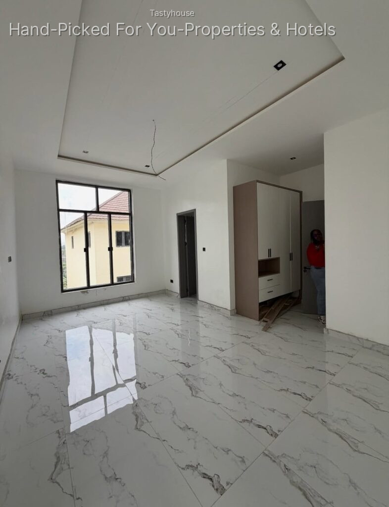 5 BEDROOM DETACHED DUPLEX WITH BQ