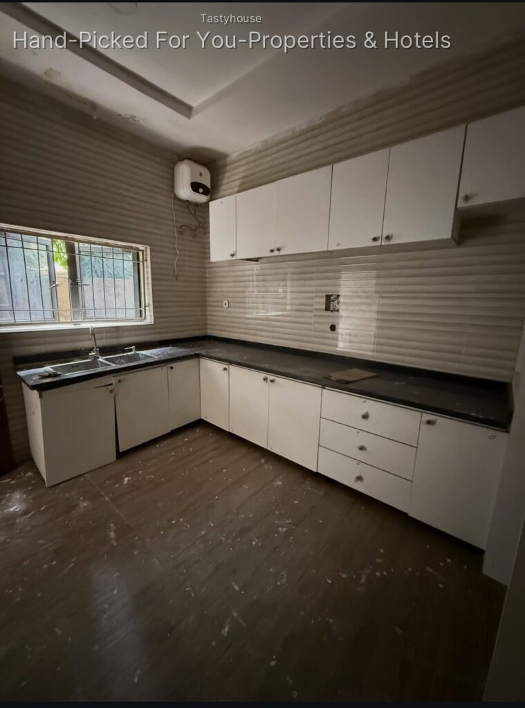 Spacious 3 bedroom flat with installed ACs