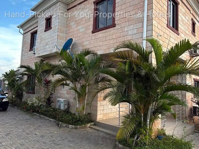 4 bedroom fully detached duplex with 3 rooms BQ