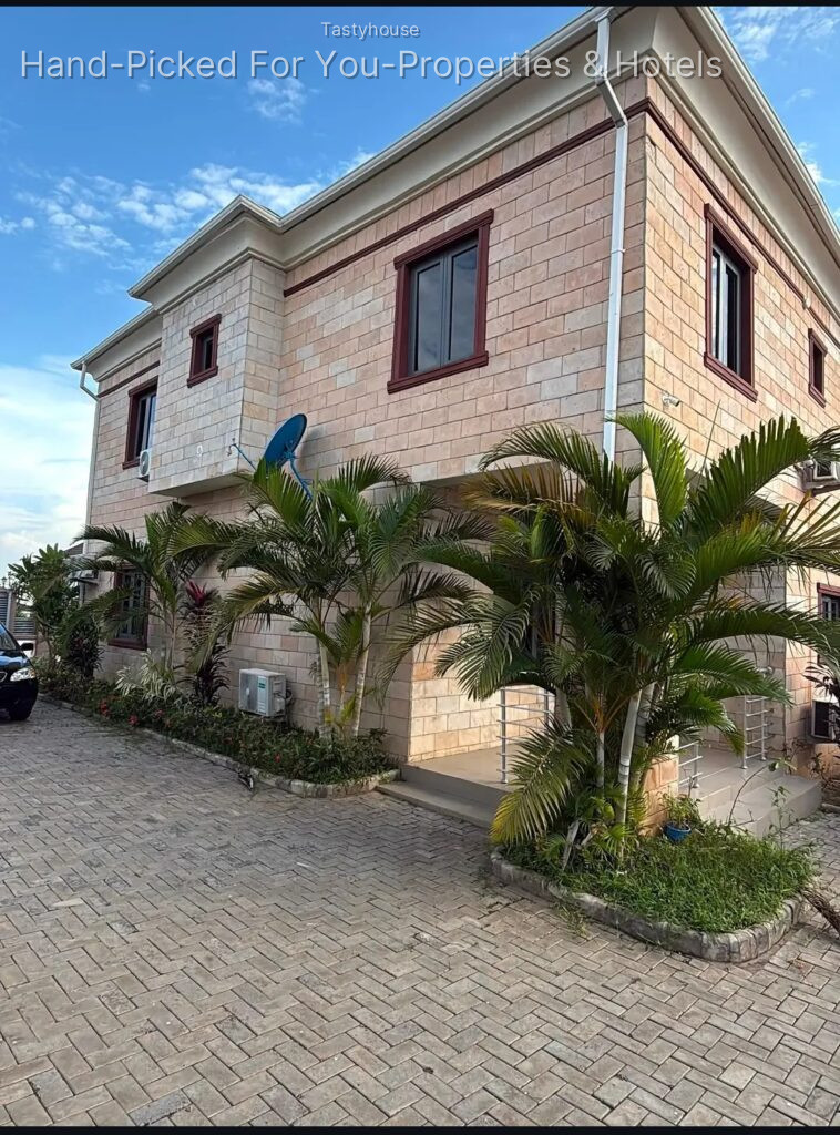 4 bedroom fully detached duplex with 3 rooms BQ