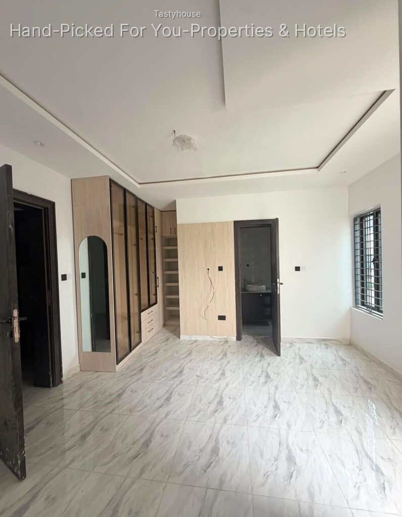 5Bedroom Penthouse Terrace Duplex with Bq