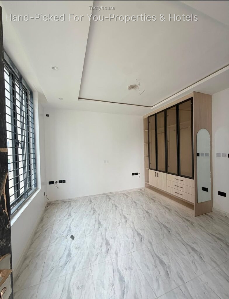 5Bedroom Penthouse Terrace Duplex with Bq