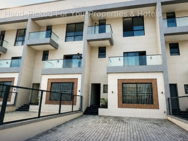 PREMIUM 5 BEDROOM TOWNHOUSE + BQ