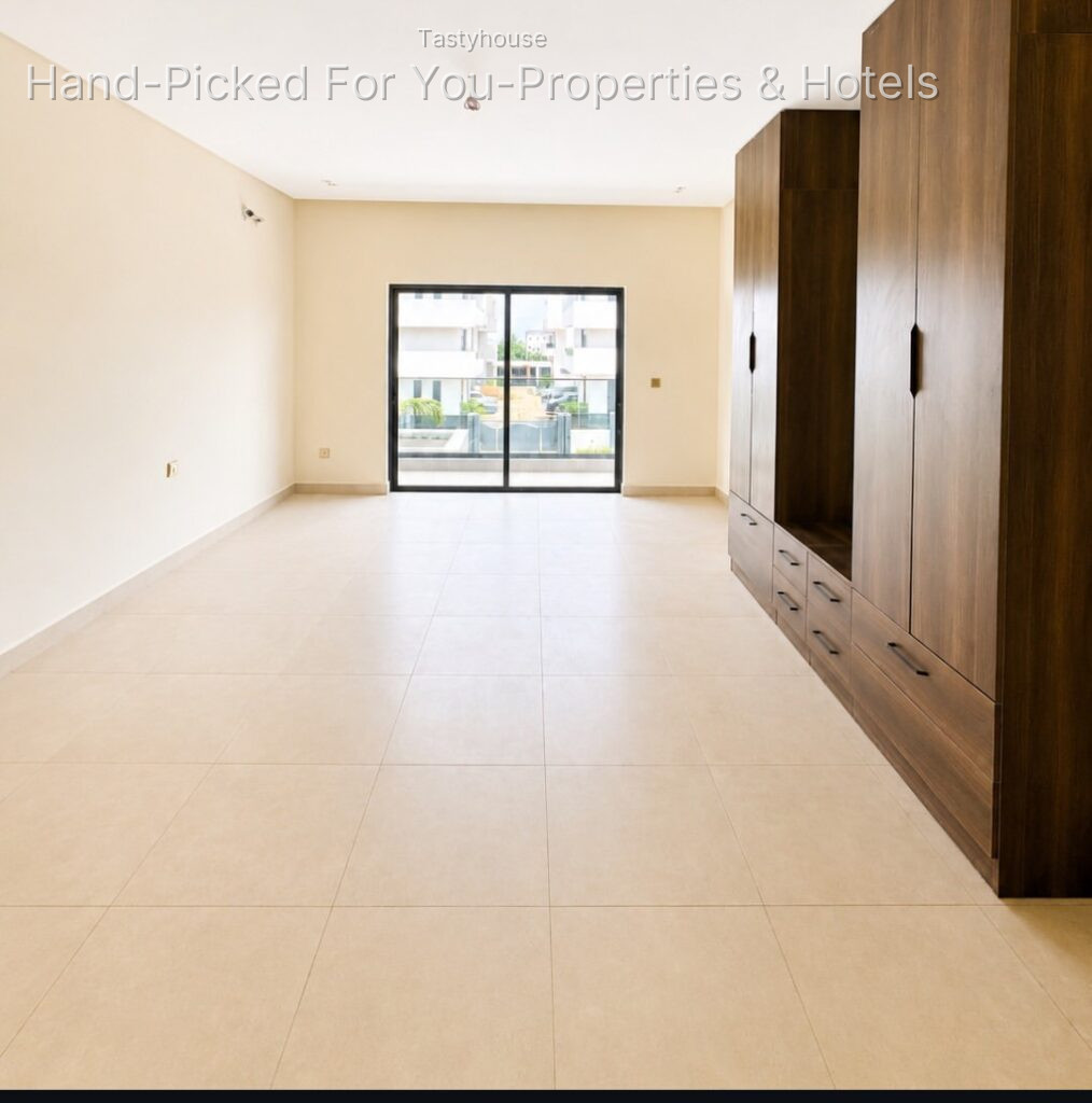 PREMIUM 5 BEDROOM TOWNHOUSE + BQ