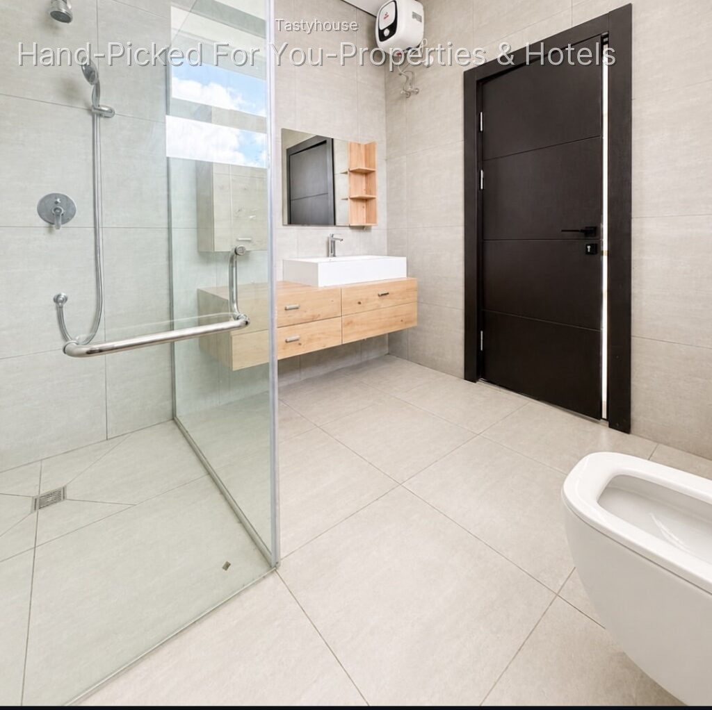 PREMIUM 5 BEDROOM TOWNHOUSE + BQ
