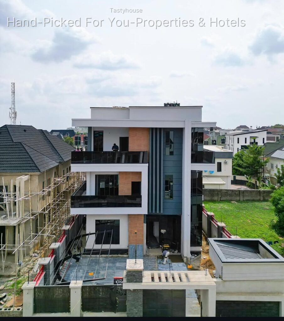 6 Bedroom Fully Detached Duplex