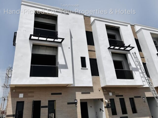 4 bedroom Terrace Duplex