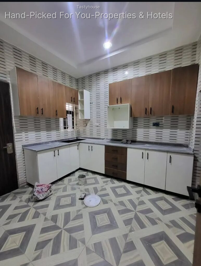 Newly built luxury 4 bedrooms detached duplex