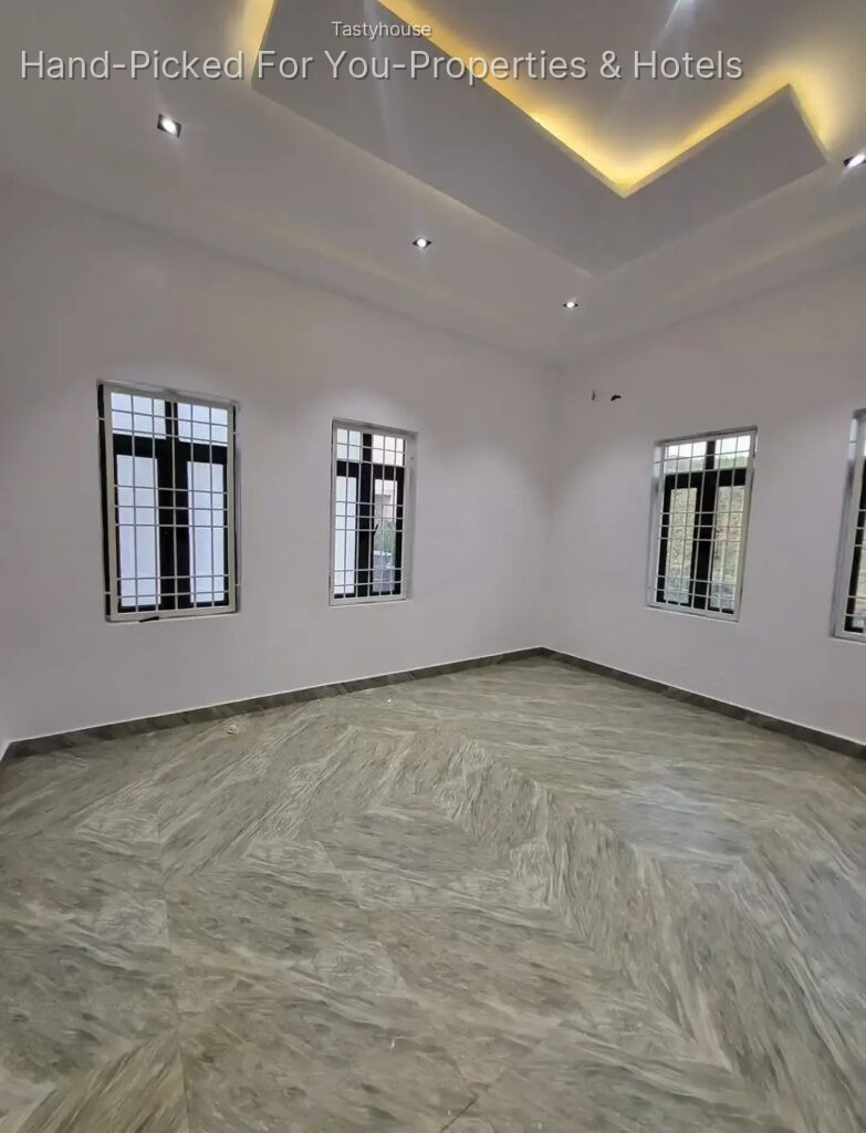 Newly built luxury 4 bedrooms detached duplex