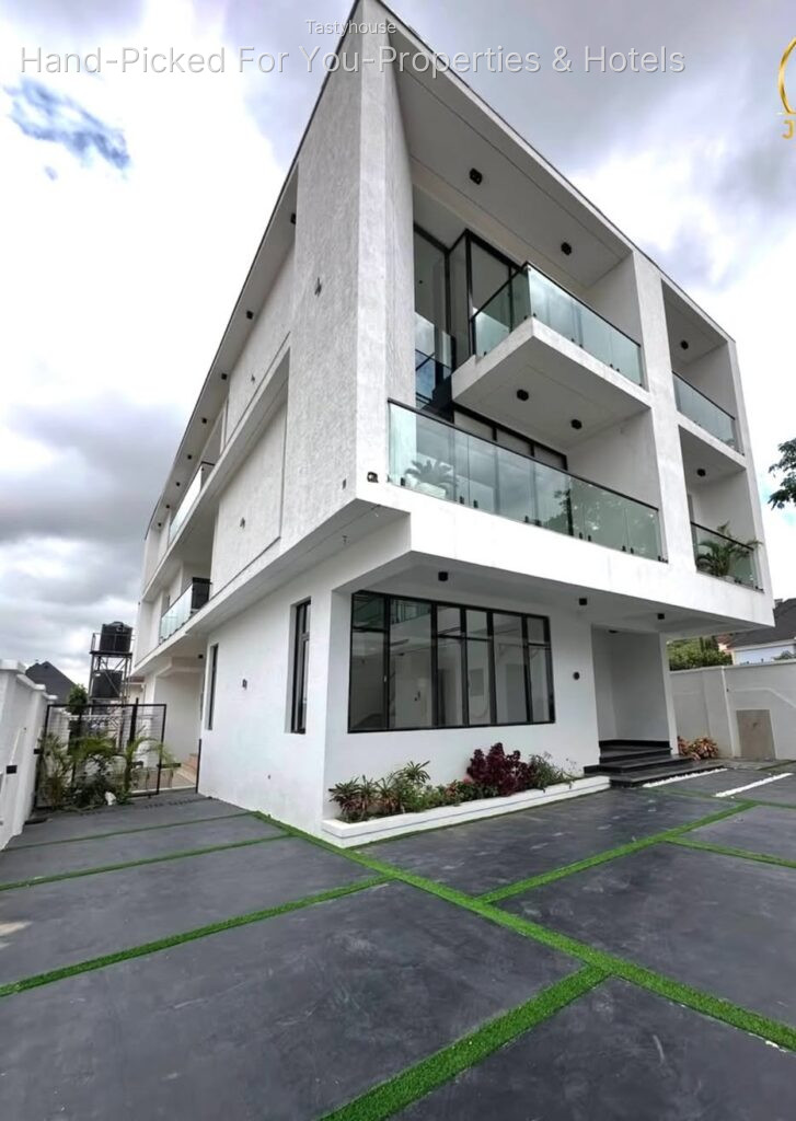 Newly Built 5 Bedroom Detached Duplex with BQ and a Swimming Pool (Smart Home)