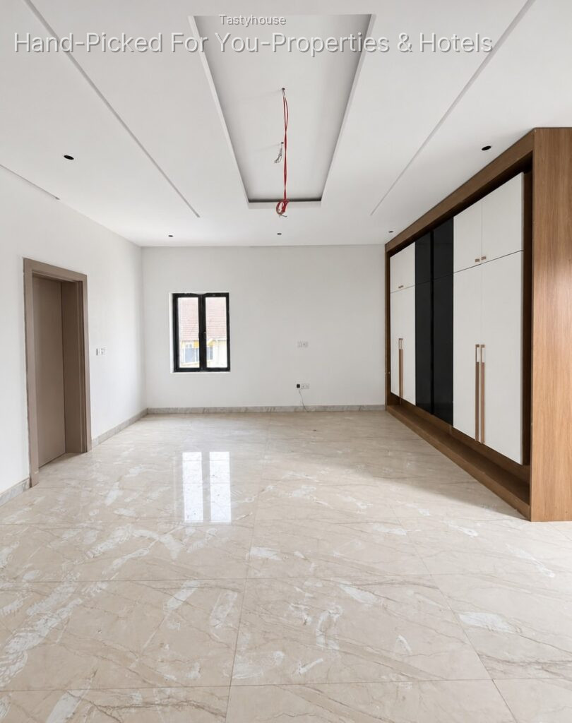 EXQUISITE 5 BEDROOM DETACHED DUPLEX WITH BQ