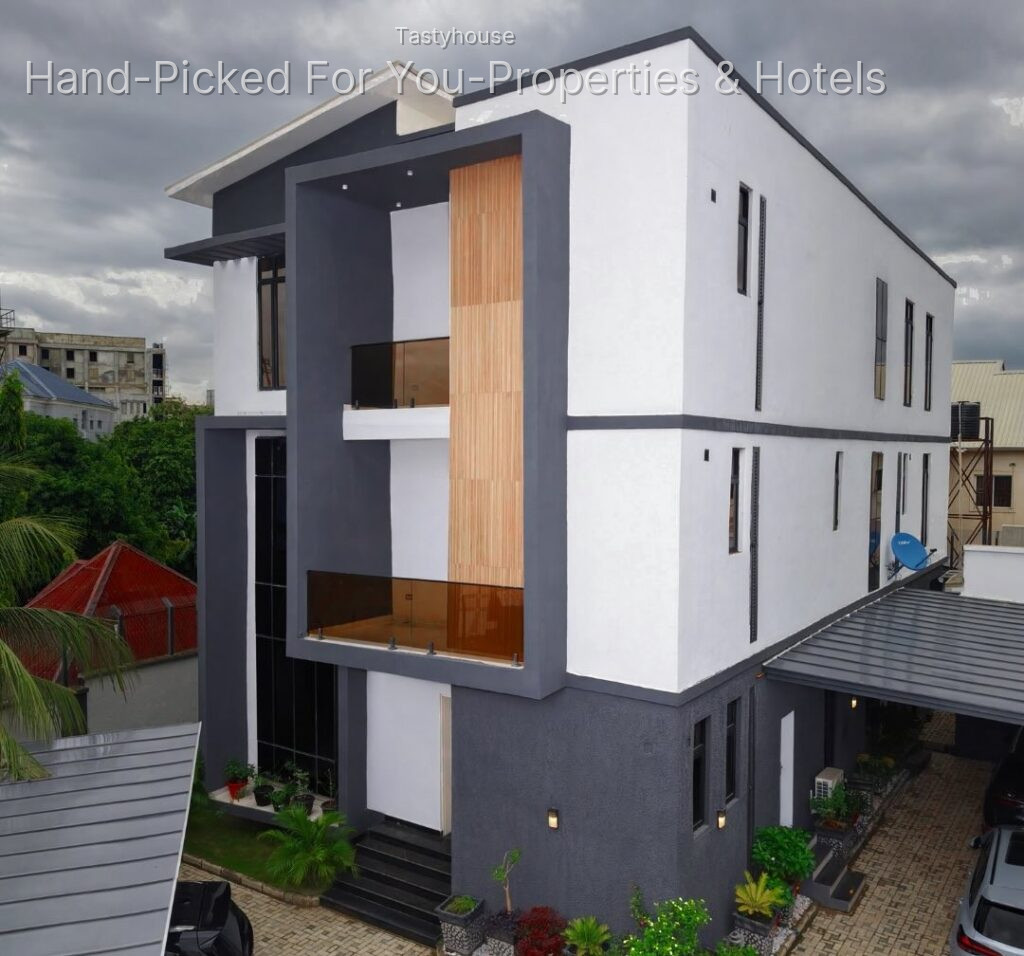 6 bedroom detached duplex + BQ