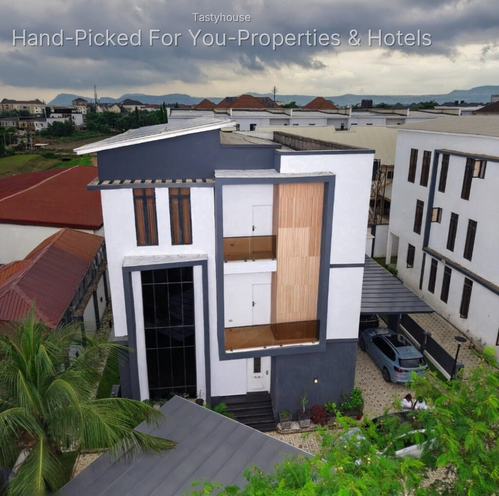 6 bedroom detached duplex + BQ