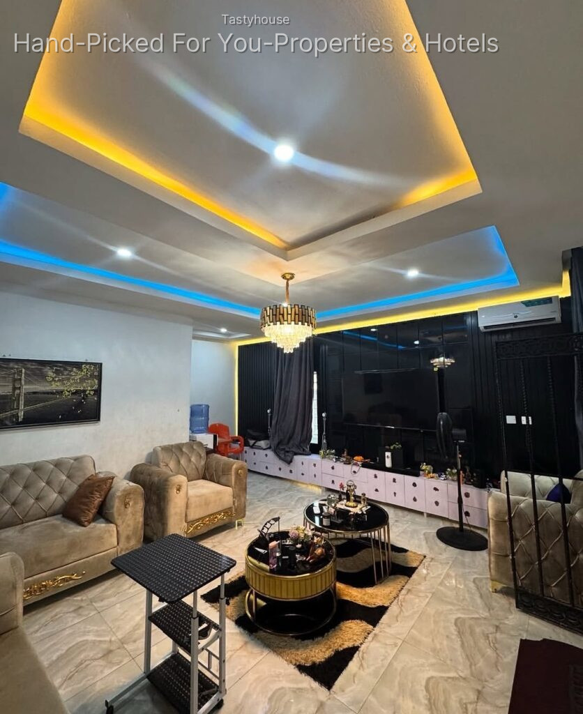 3 BEDROOM PENT-HOME