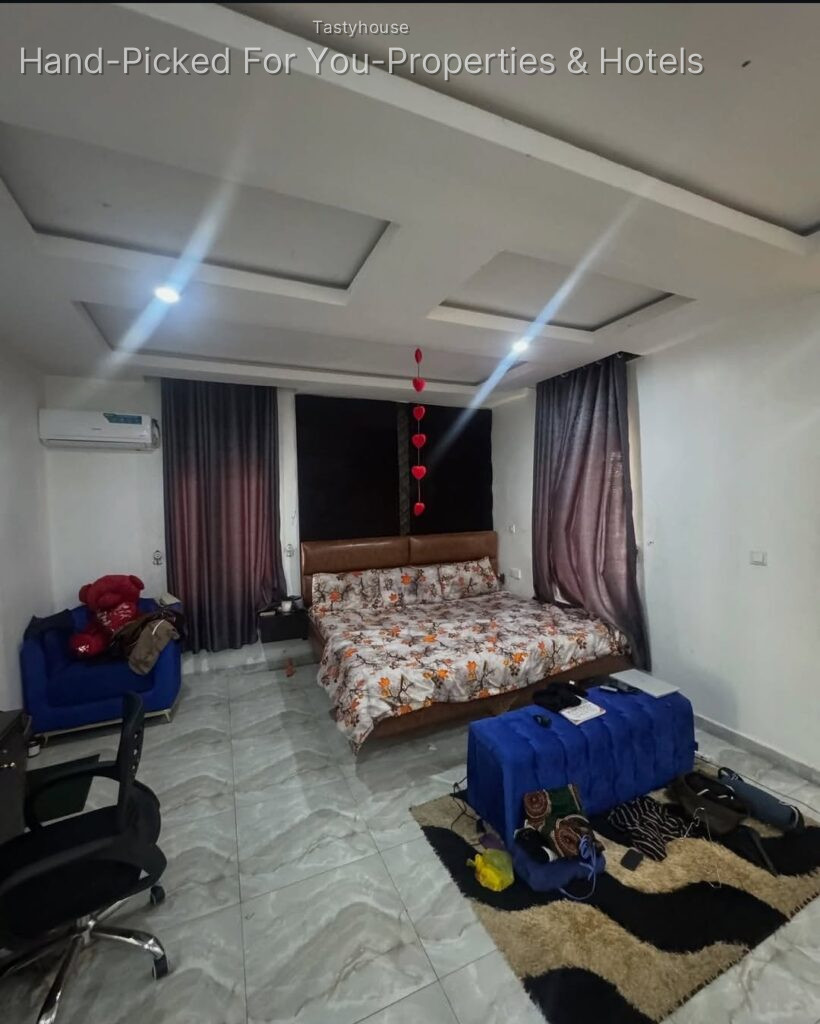 3 BEDROOM PENT-HOME