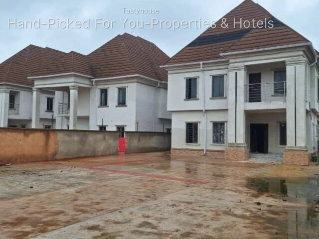 5 Bedrooms duplex