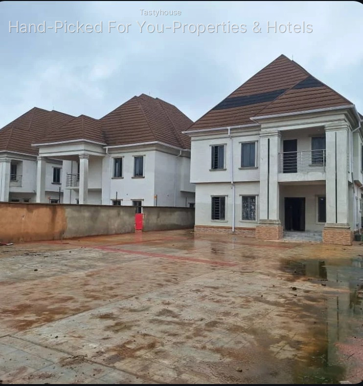 5 Bedrooms duplex