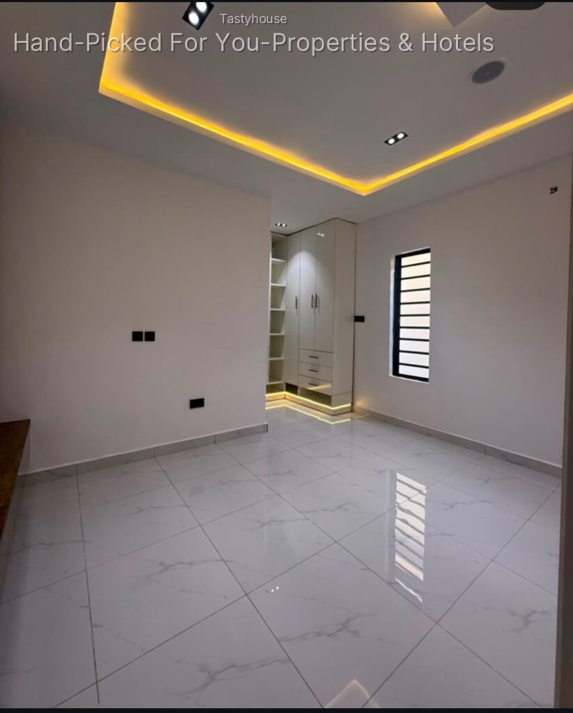 Furnished Contemporary 4Bedroom