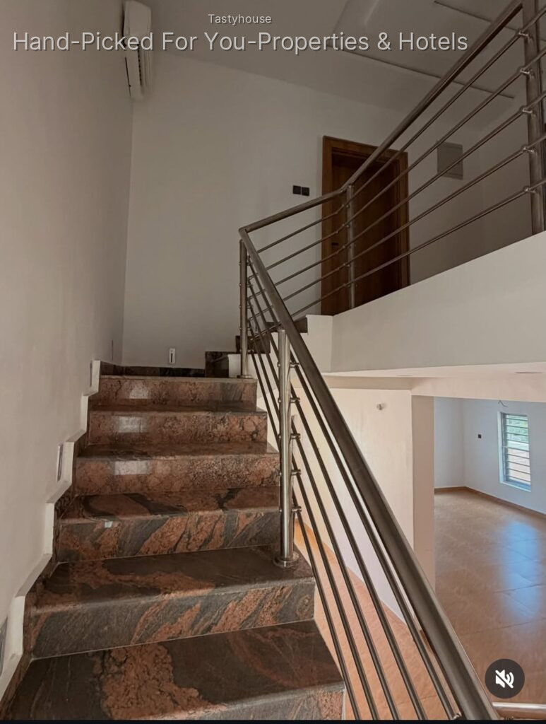 4 bedrooms fully detached duplex with bq