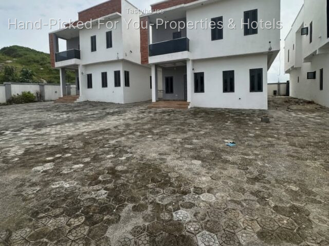 Luxury 4-Bedroom Detached Duplex with BQ