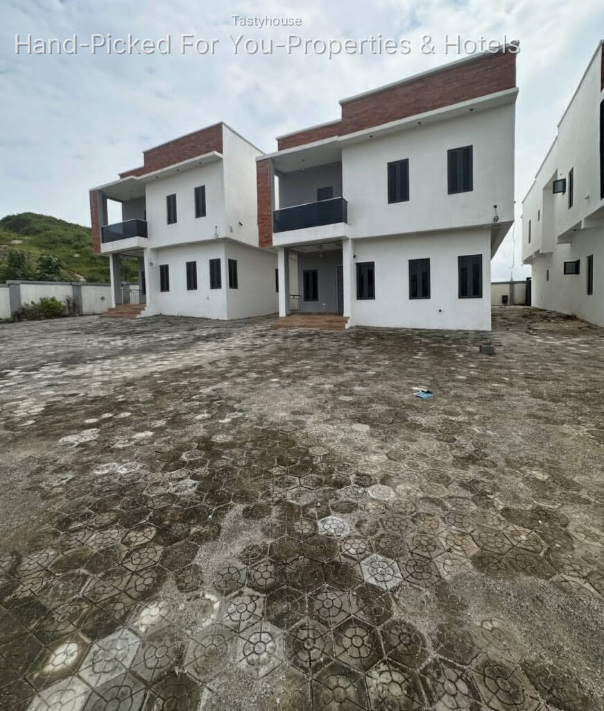 Luxury 4-Bedroom Detached Duplex with BQ