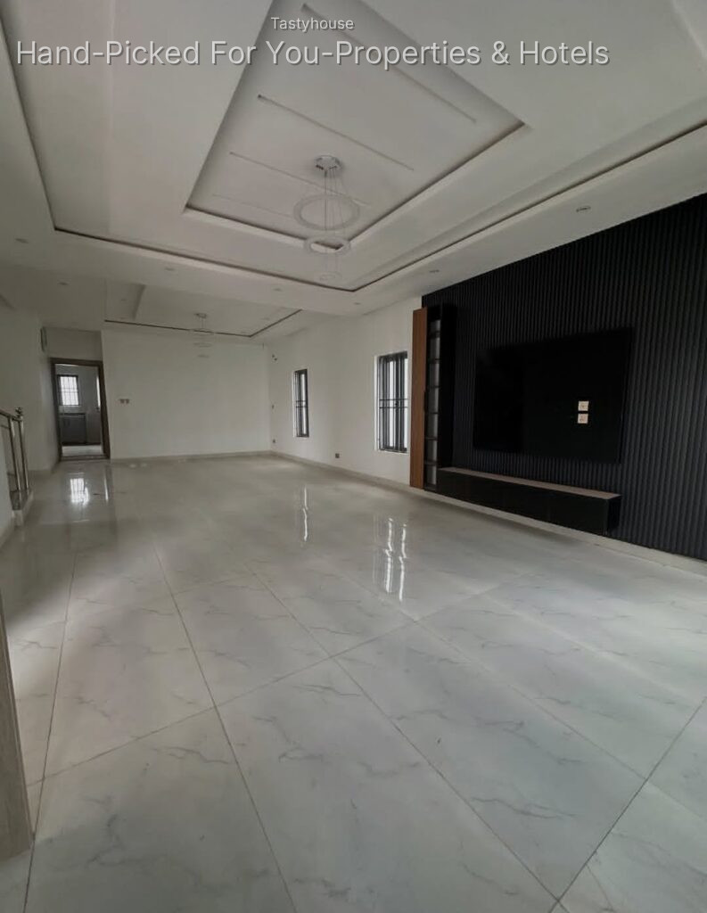 Luxury 4-Bedroom Detached Duplex with BQ