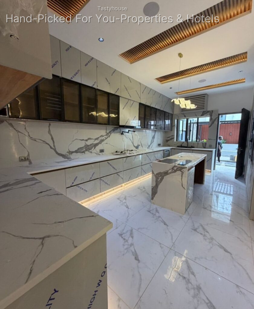 prol 4 BEDROOMS SEMI DETACHED DUPLEX WITH A ROOM BQ
