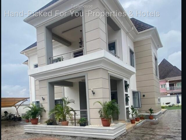 4bedroom fully detached duplex