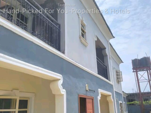 SPACIOUS MINI FLAT UPSTAIRS