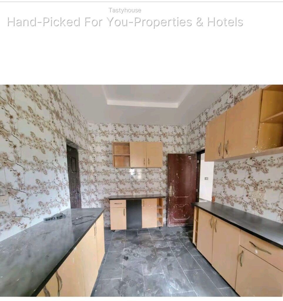 SPACIOUS MINI FLAT UPSTAIRS