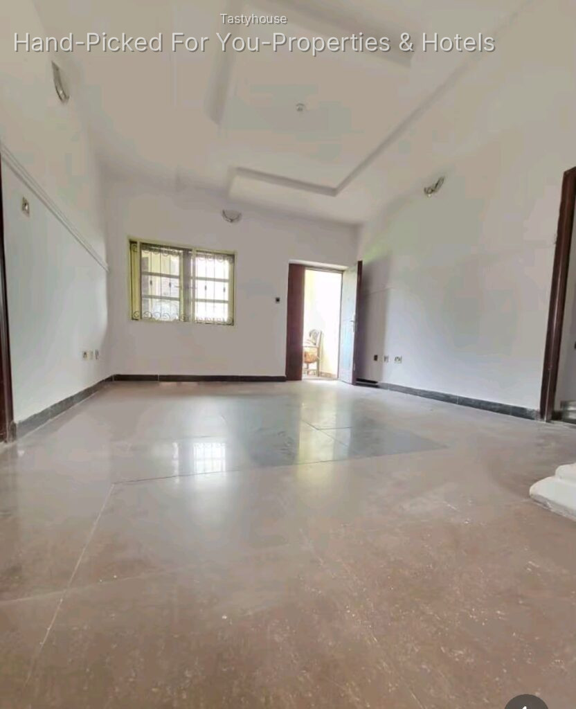 SPACIOUS MINI FLAT UPSTAIRS