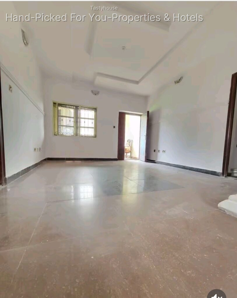 SPACIOUS MINI FLAT UPSTAIRS