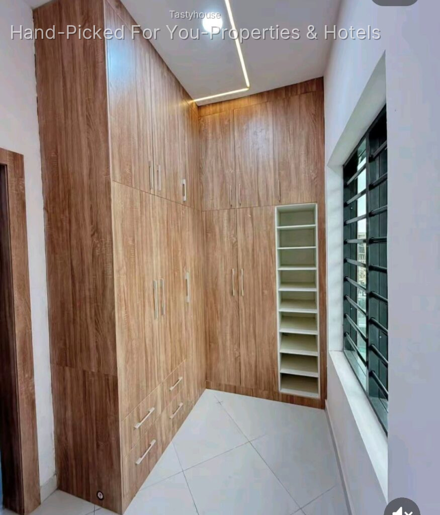 4-BEDROOM