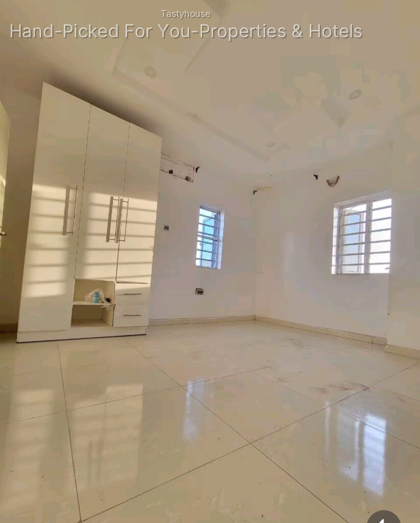 2BEDROOM FLAT