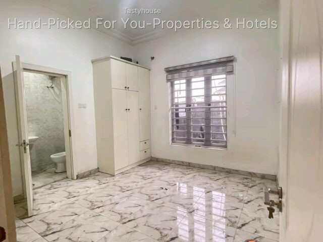 One bedroom and Parlour
